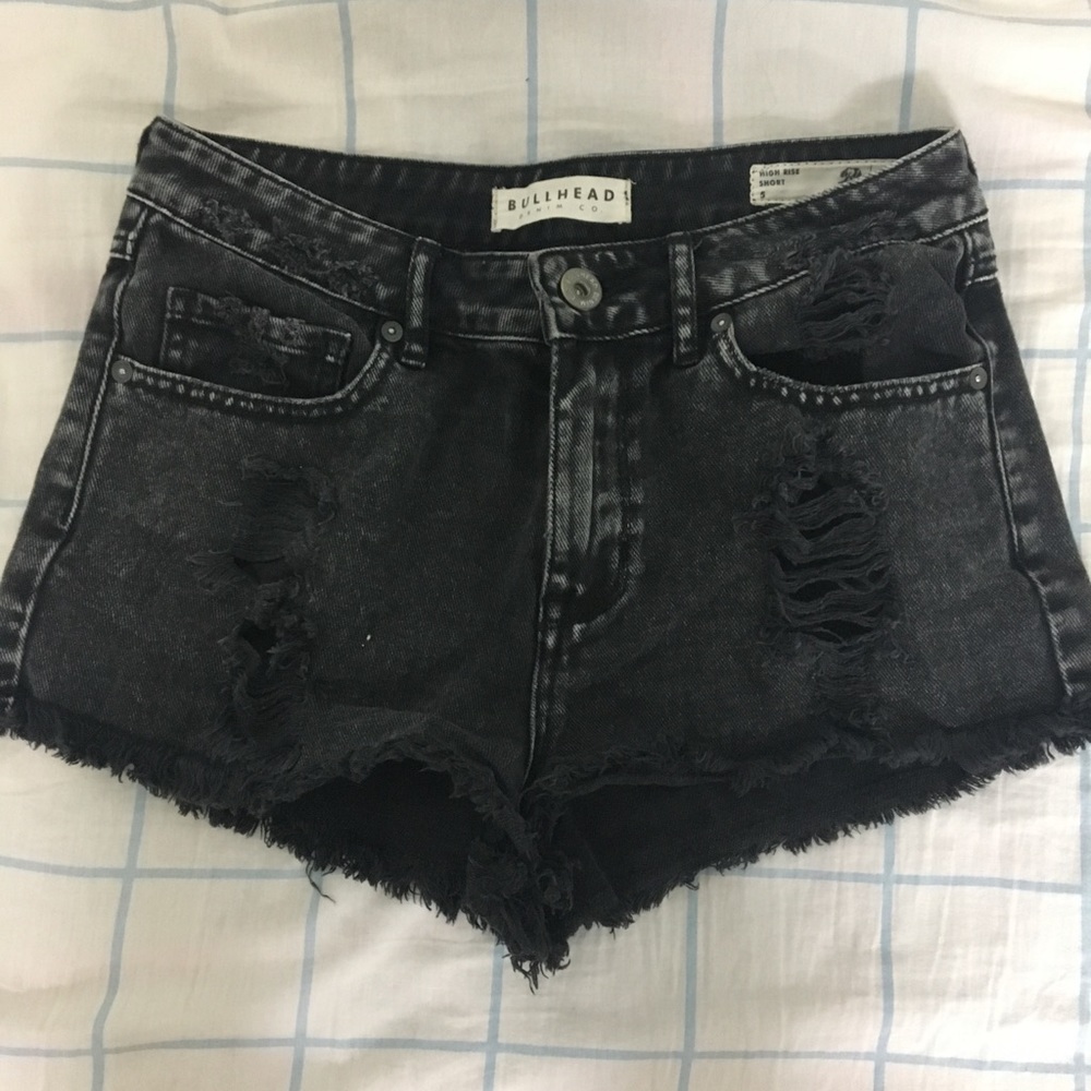 bullhead distressed high rise shorts